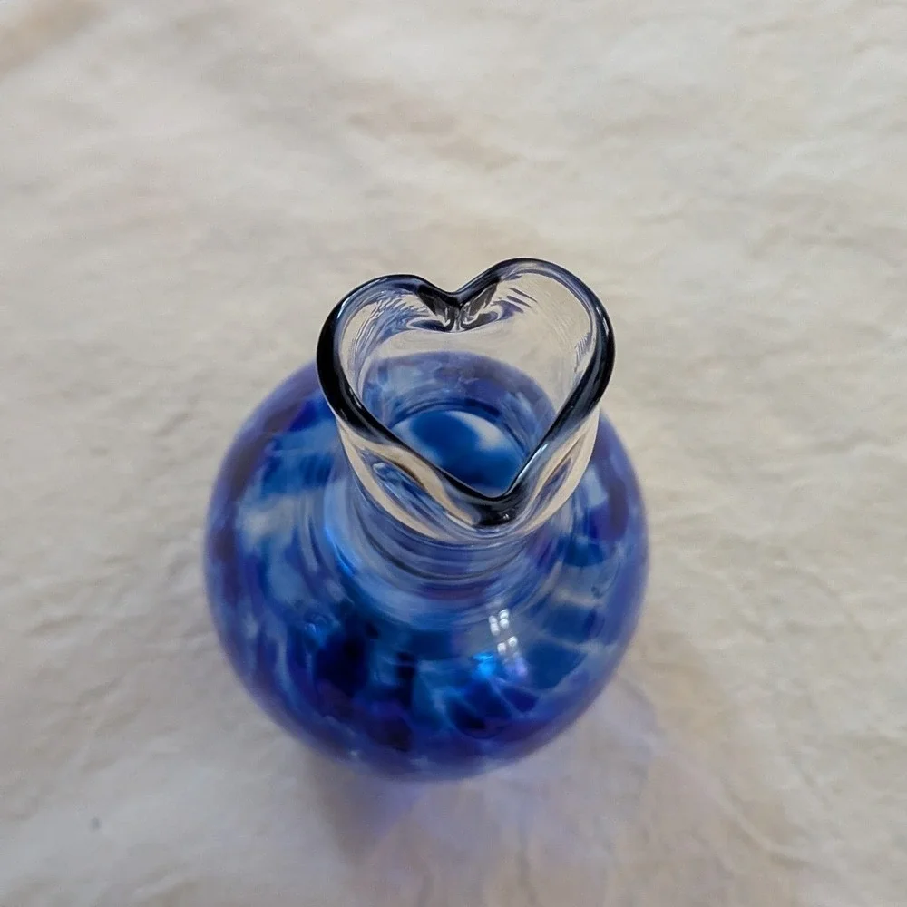 Hand Blown Art Glass Vase Blue Swirl Heart Shape Spout‎ Small Bud Vase Wedding